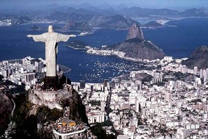 Rio de Janeiro vegheat de statuia Mantuitorului